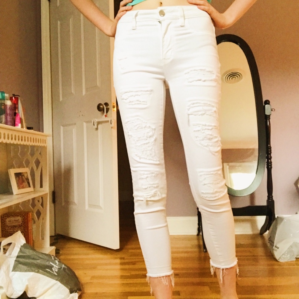 White high-rise American Eagle jeans